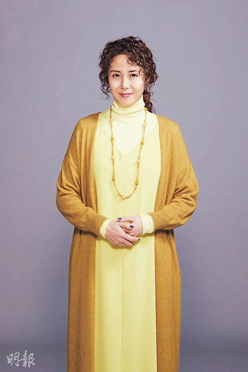 松嶋菜菜子加盟今季日劇《隔壁的Chikara》，鬈髮師奶造型相當搶眼。