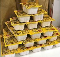 台灣網民為了太太能吃到肯瓊醬，一口氣買了150塊雞塊，換來30盒沾醬。（網上圖片）