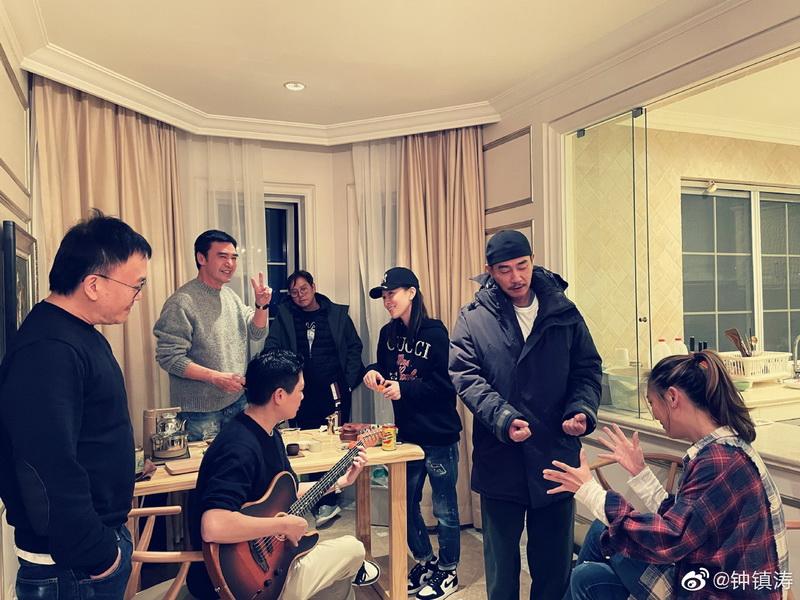 鍾鎮濤曾在社交平台分享身在其上海豪宅內的照片。（鍾鎮濤微博圖片）