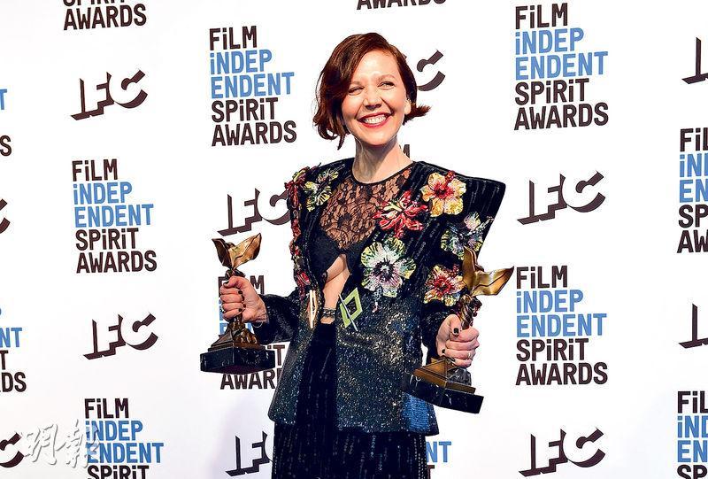 瑪姬基倫荷執導《失去的女兒》連奪最佳電影等多個獎項。（法新社）