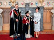 2019年6月17日，西班牙國王費利佩六世（左）與西班牙王后萊蒂西婭（右）出席在英國溫莎堡聖喬治教堂舉行的嘉德勳章（the Order of the Garter）授勳儀式。中為英女王伊利沙伯二世。（法新社）