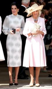 2019年6月17日，西班牙王后萊蒂西婭（左）與英國康沃爾公爵夫人卡米拉（右）在溫莎堡聖喬治教堂出席嘉德勳章（the Order of the Garter）授勳儀式。（法新社）