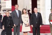 2017年11月6日，西班牙國王費利佩六世（左二）及王后萊蒂西亞（左三）、以色列總統瑞夫林（右）及夫人Nechama Rivlin（左）（CasaReal Twitter圖片）