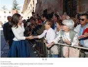 2017年9月14日，西班牙王后萊蒂西亞出席活動時與群眾握手。(www.casareal.es網站截圖)