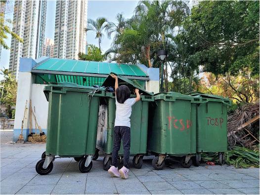 律政司的結案陳辭指，把無家者物品放入12個垃圾車推走，並非即時丟棄，只是考慮物品的數量和體積而決定使用垃圾車作「運載工具」。（鄭思思提供）