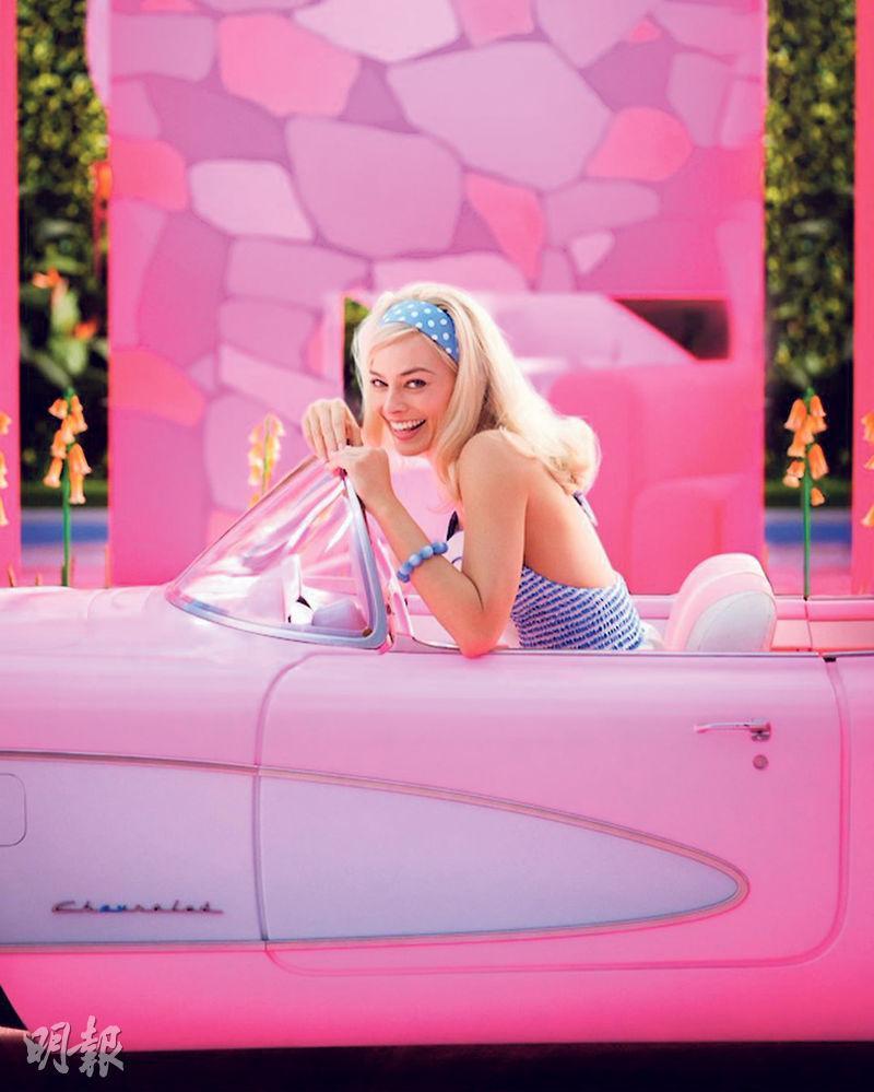 「小丑女」瑪歌羅比監製兼主演的真人版電影《Barbie》，公開造型照。