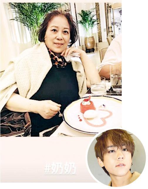 姜濤（圓圖）貼出母親單人照，鬼馬Hashtag了「奶奶」。（網上圖片）