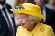 5月17日，英女王參觀倫敦Paddington Station。（法新社）