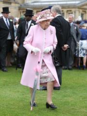 2019年5月29日，英女王在倫敦出席花園派對。（法新社）