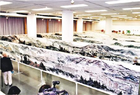 大會堂展覽——在1995年底，《千呎香江圖卷》曾於中環大會堂低座展覽。（受訪者提供）
