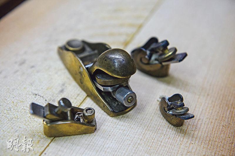 銅刨——黃煒權從世界各地蒐羅工具，圖中是購自美國的銅刨。（賴俊傑攝）