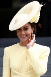 2022年6月3日，凱特以黃色連身裙配同色禮帽，在倫敦出席英女王白金禧慶祝活動。（ 法新社）
