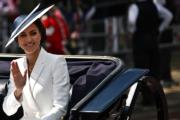 2022年6月2日，凱特以白色連身裙和黑白禮帽亮相在倫敦舉行的閱兵儀式。（法新社）