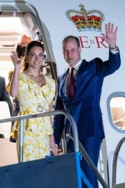2022年3月26日，英國劍橋公爵伉儷威廉凱特完成加勒比外訪之旅，準備離開巴哈馬。（法新社）