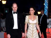 2020年2月2日，劍橋公爵威廉王子（左）和夫人凱特（右）在倫敦出席第73屆英國電影學院獎（BAFTA）。（Kensington Royal Twitter圖片）