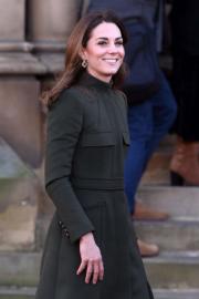 2020年1月15日，凱特穿上墨綠色Alexander Mcqueen大褸，訪問英國布拉德福德。（法新社）