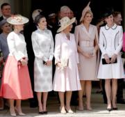 2019年6月17日，（左起）英國愛德華王子太太Sophie（Countess of Wessex）、西班牙王后萊蒂西亞、英國王儲查理斯夫人卡米拉、荷蘭王后馬克西瑪，以及英國劍橋公爵夫人凱特在溫莎堡出席嘉德勳章（the Order of the Garter）授勳儀式。（法新社）
