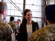 2018年12月5日，英國劍橋公爵夫人凱特（中）在塞浦路斯出席活動。（Kensington Palace Twitter圖片）