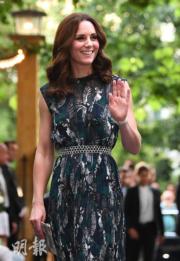 2017年7月20日，凱特換上Markus Lupfer的無袖連身裙，在德國柏林出席晚宴。（法新社）