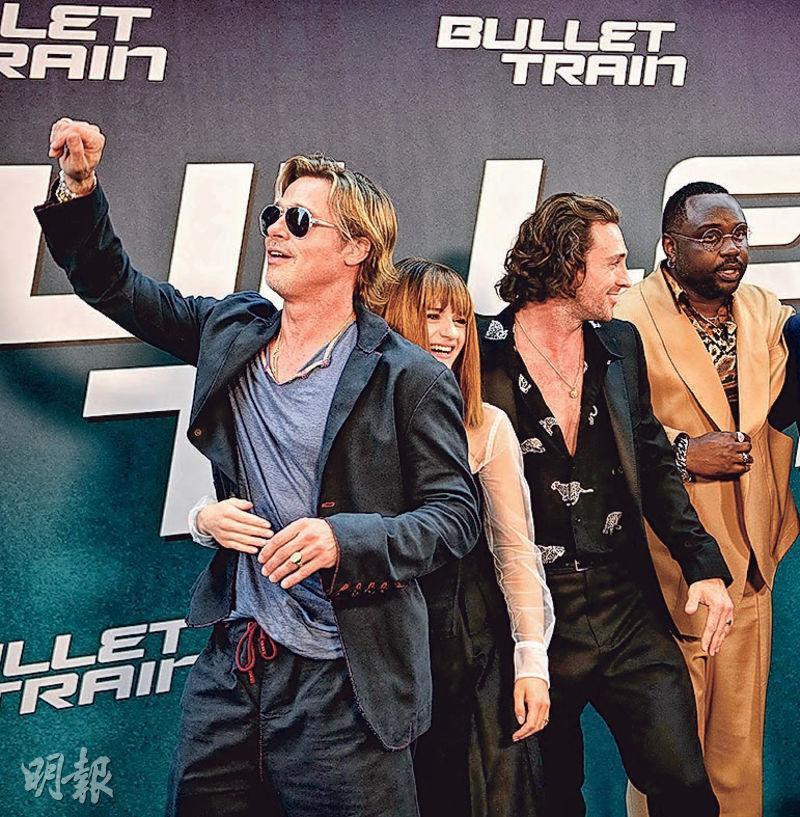 畢彼特（左起）、祖兒京、艾朗莊遜及拜仁亨利前日出席《殺手列車》巴黎首映禮。（法新社）