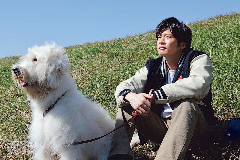 田中圭（右）與「小巧」感情深厚，後者在片中表情豐富，動作敏銳，好像狗也有「神級」演技。