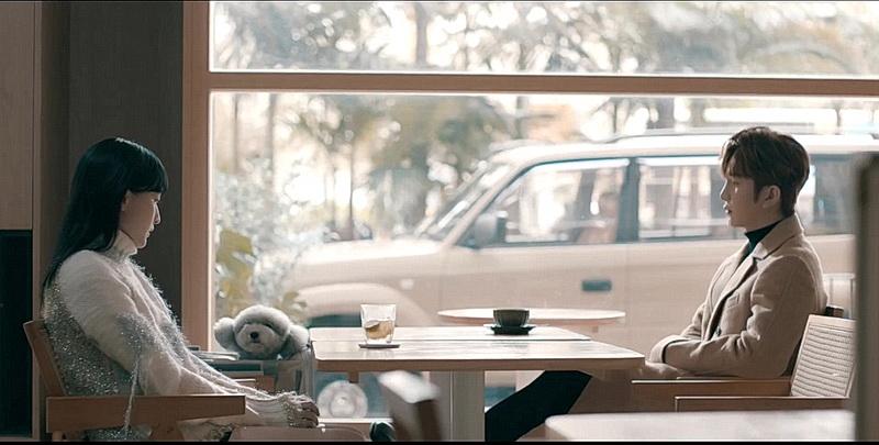 盧瀚霆在新歌《永順街39號》MV中與陳漢娜沉默對望。（盧瀚霆Ig片段截圖）