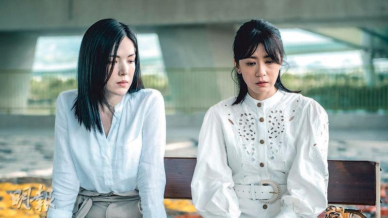 許瑋甯（左）與賈靜雯（右）劇中扮演中學師姊妹，有共同經歷，卻走不一樣的路。