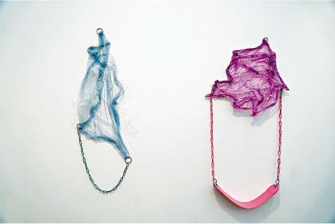 Gender Fluid時代——Hayden Dunham的作品Breath及Held（右），捕捉液態瞬間，象徵當下Gender Fluid的時代精神。（Dawn Hung攝）