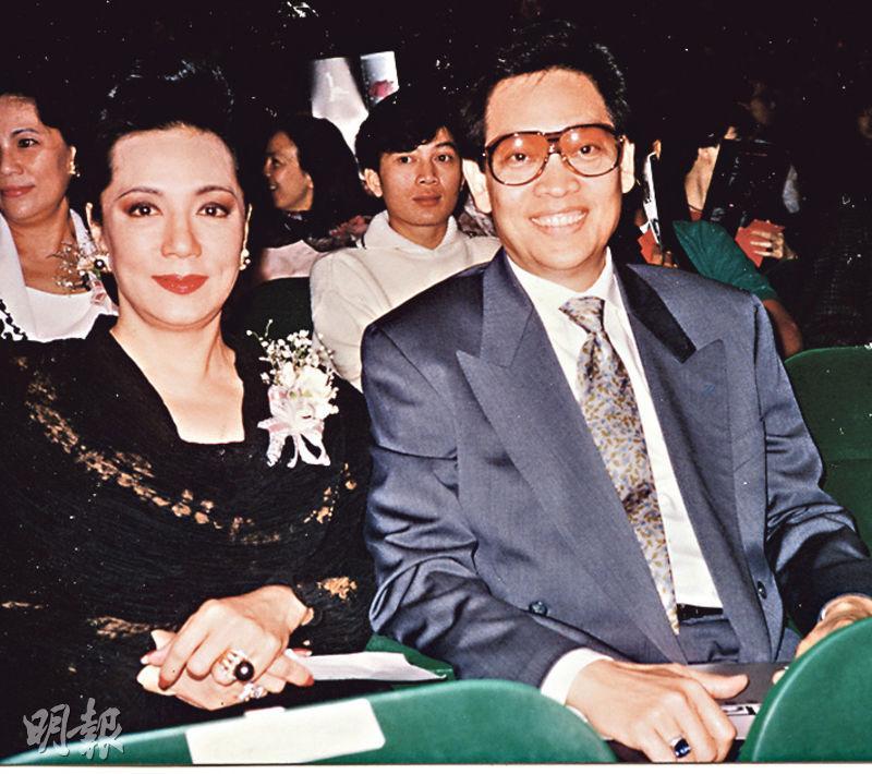 嘉玲（左）情歸泰國華僑姚武麟，1963年結婚，數年後息影隨丈夫移居泰國曼谷。（資料圖片）