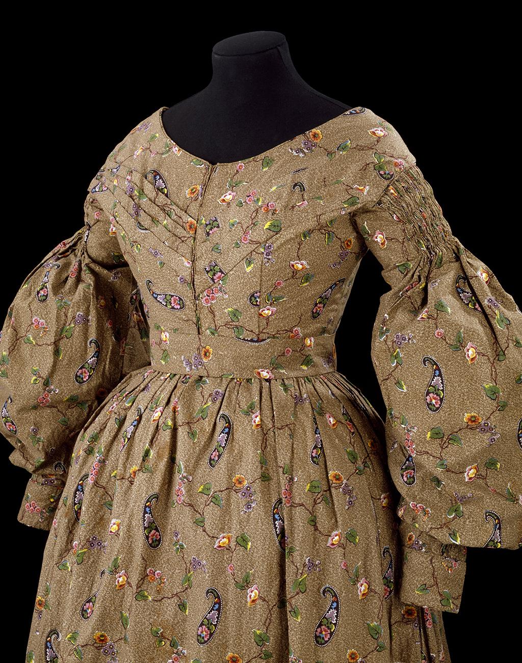 約1835-40年婚紗，英國，由Mrs. Catherine Rose提供（圖片由V&A博物館提供）