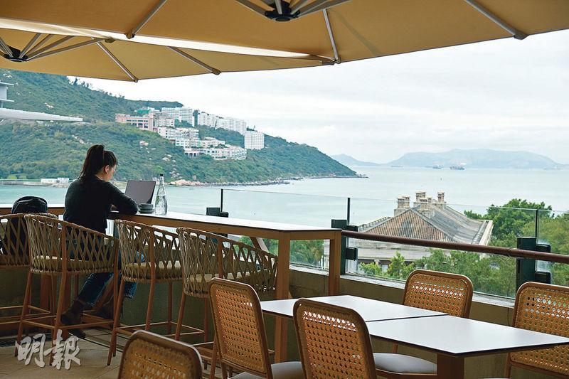 餐廳露台眺望赤柱灣海景。（黃志東攝）