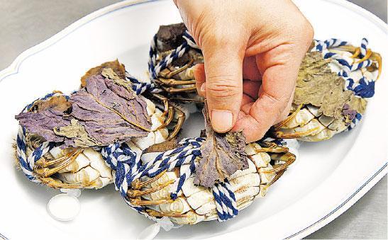 紫蘇散寒——有殼海鮮如蝦、蟹、蜆等容易引起皮膚過敏，紫蘇葉驅風散寒、行氣寬中，有助緩解不適。（資料圖片）