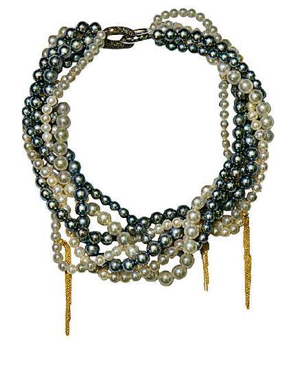 馬卡洛夫珍珠頸鏈--從畫家Ivan Makarov的Maria Alexandrovna公主畫作中得靈感，這是設計師對經典珍珠飾物的現代演繹。（拍賣行提供）