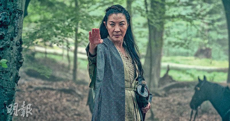 楊紫瓊在《獵魔士：血源》飾演鬼族的劍術大師。