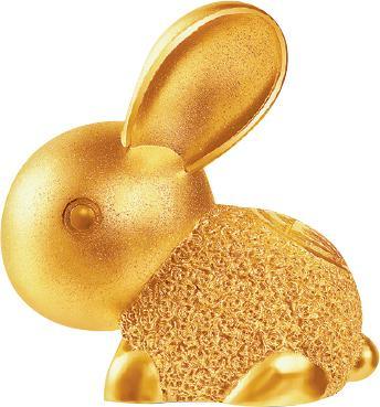 金兔賜福--英皇推出的金兔擺件，備有5錢、1両及2両重量選擇（品牌提供）