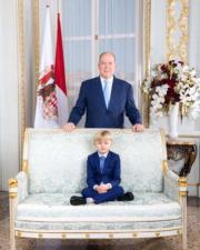 2020年11月22日，摩納哥阿爾貝二世親王（上）與雅克小王子（下）（HSH Princess Charlene Instagram圖片）