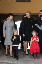 2019年3月24日，中國國家主席習近平與夫人彭麗媛外訪摩納哥。彭麗媛（後排左起）與維特斯托克，以及雅克小王子（前排左起）和加萊列拉小公主（Palais Princier de Monaco facebook圖片）