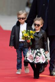 2019年2月22日，摩納哥王妃維特斯托克、阿爾貝二世親王與一對龍鳳胎出席活動。圖為加萊列拉小公主（右）及雅克小王子（左）（Palais Princier de Monaco facebook圖片）