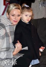 2018年1月26日，摩納哥王妃維特斯托克（左）與愛女加萊列拉小公主（右）（法新社）