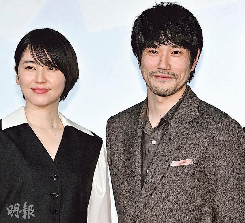長澤正美（左）表示跟松山研一（右）合演新片《失控的照護》感到安心。