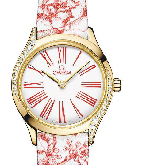 浪漫花卉圖案——Omega De Ville Mini Trésor腕表的Toile de Jouy表帶綴飾紅色花卉圖案，帶出女性的浪漫情感。$35,100（品牌提供）