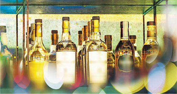 各款佳釀——情人節可以選瓶限量版年份香檳、星級朱古力冧酒、本地氈酒、氈酒味威士忌，或葡萄酒風土概念清酒，給特別的他/她。（MOLPIX@iStockphoto）