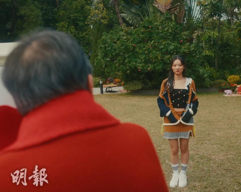 吳家忻在MV中飾演愛神，撮合不同年紀的愛侶。（大會提供片段截圖）