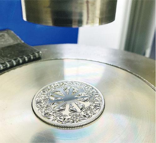 高科技鑄造——錢幣由高端技術精工鑄造而成，品相比古幣優勝。（受訪者提供）