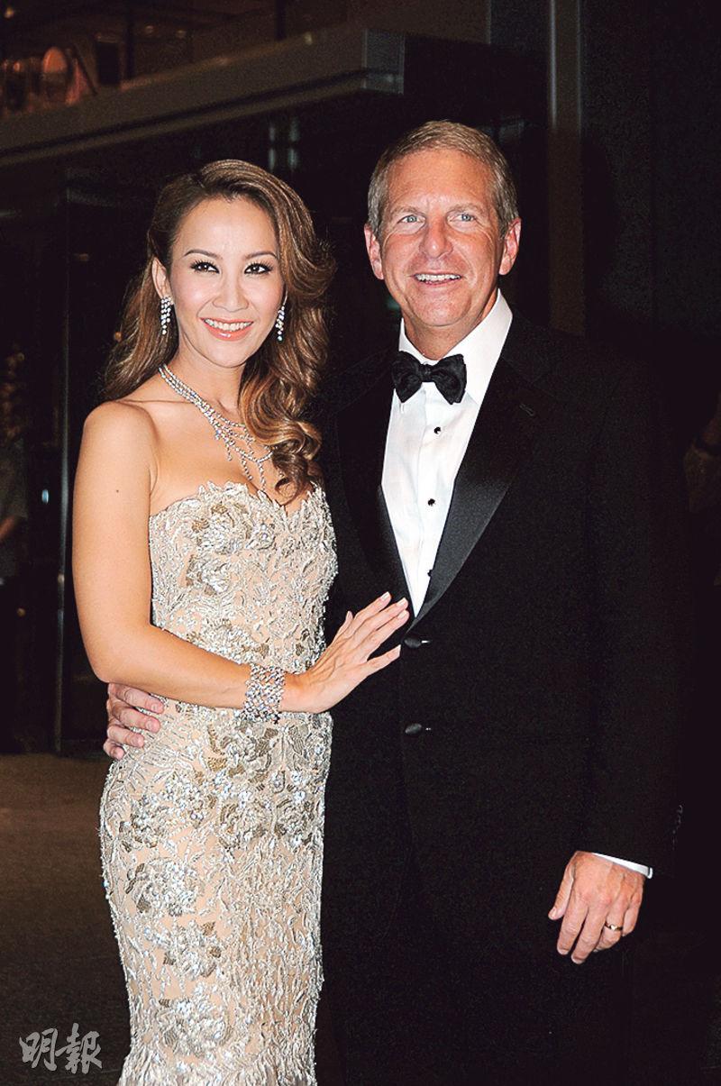 李玟（左）與外籍富商Bruce於2011年結婚。（資料圖片）