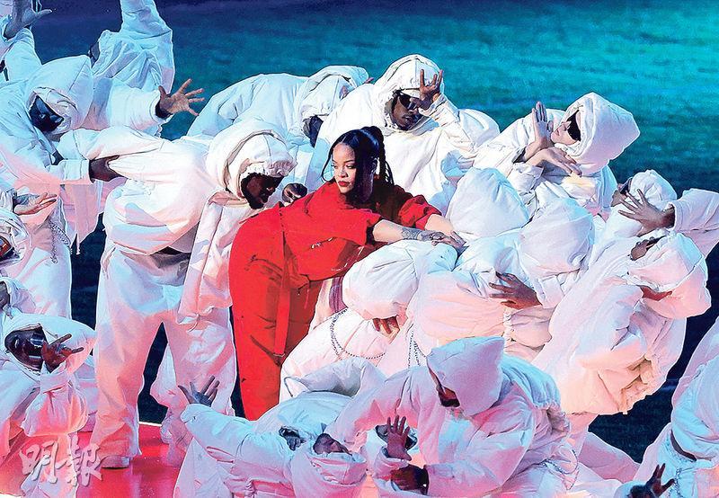 Rihanna帶挈超級碗決賽的電視直播收視上升，她的Spotify歌曲點播率亦急增。