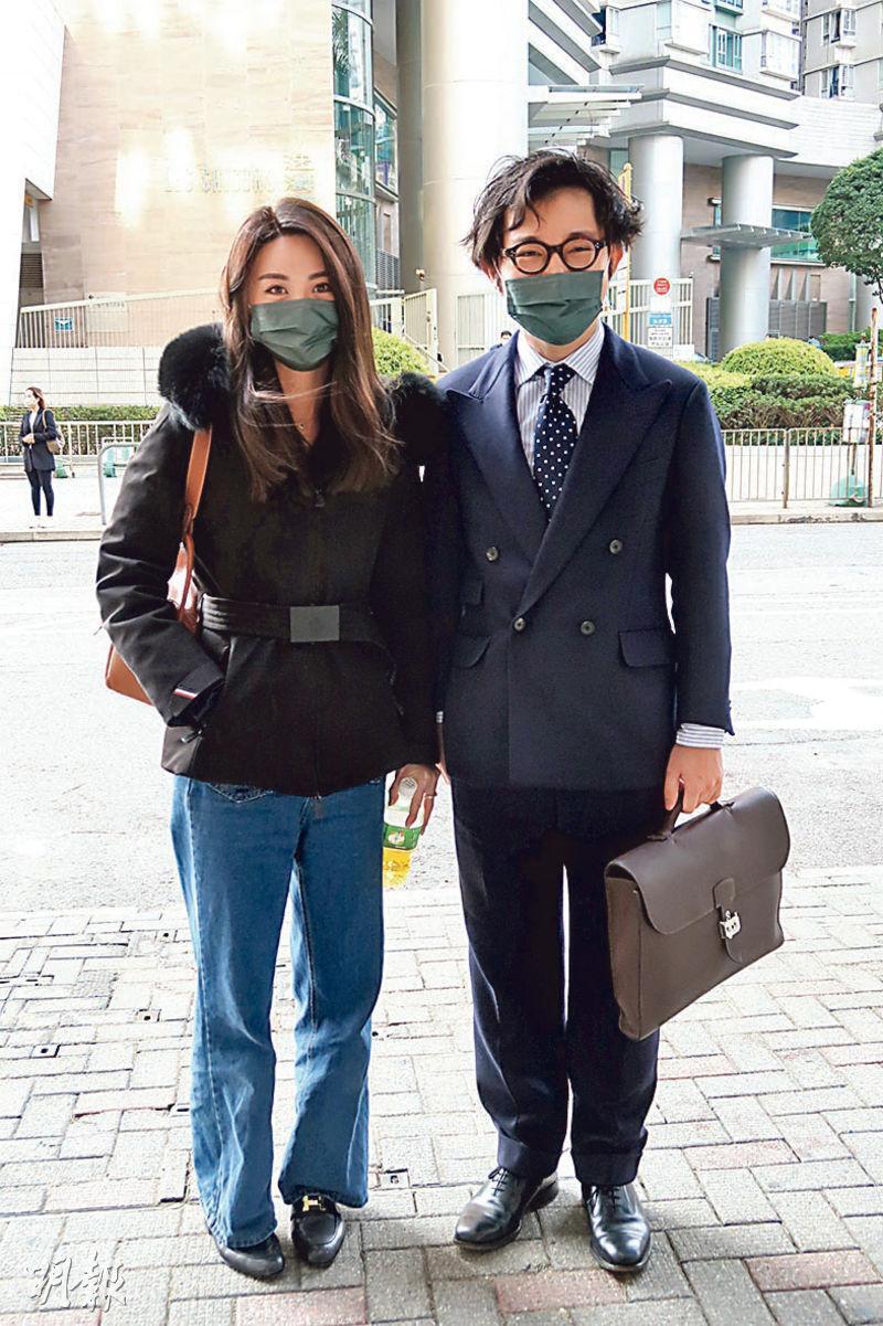 林作（右）在女友裕美（左）陪同下到法庭。（攝影/記者：鍾一虹）