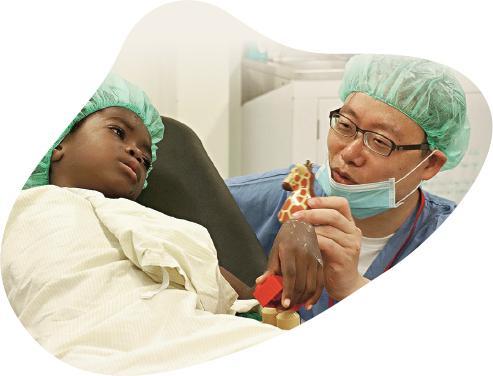 無國界醫生李威儀2014年往海地泰巴爾創傷醫院，評估設施是否符合標準，並參與複雜手術及培訓工作。（無國界醫生提供）