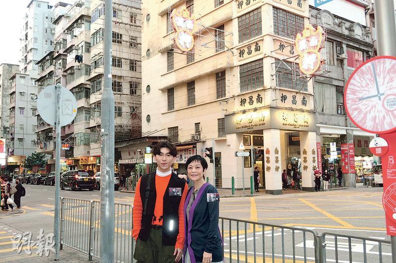周漢寧（左）與張艾嘉（右）對於香港的霓虹招牌買少見少感可惜。（攝影/記者：柯美）