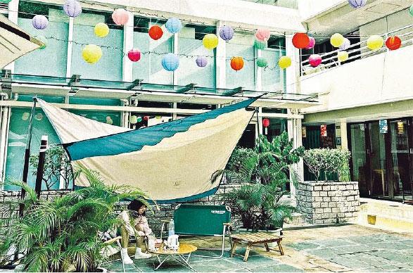露營主題——Garden at Mei Ho Cafe室外以露營為主題風格，配合露營用品，如帳篷、折疊椅、小桌子等，可帶同寵物一齊chill。（餐廳提供）